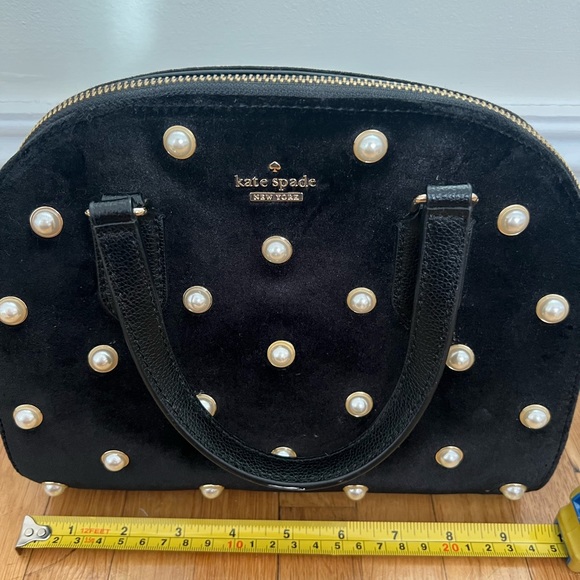 GREAT GIFT & LIKE NEW- Kate Spade Pearl & Black Velvet Purse - Picture 5 of 9